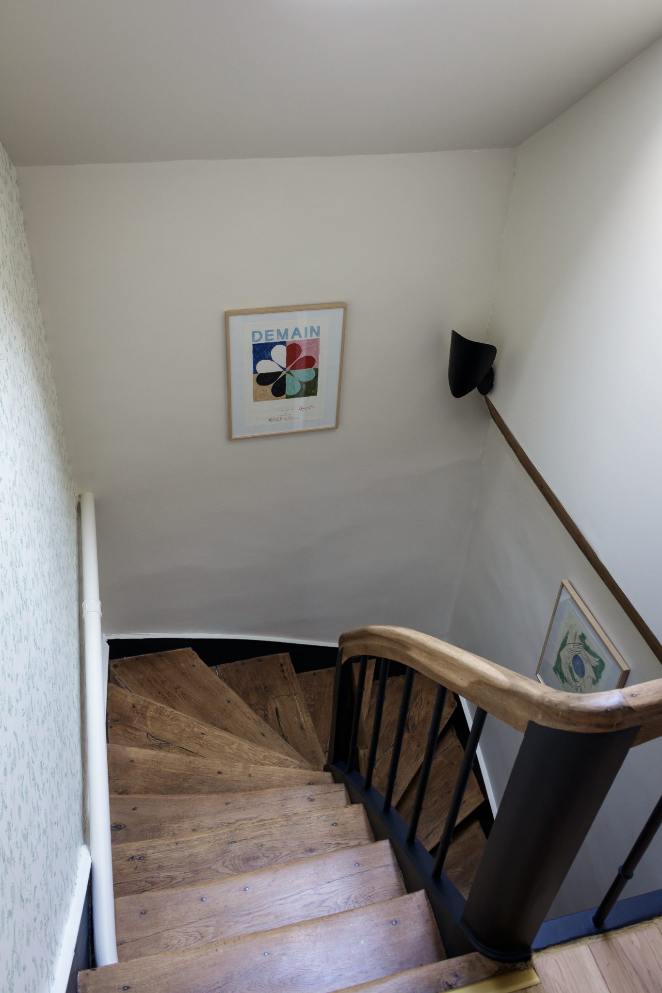 Escalier tournant en bois ancien Escalier tournant en bois ancien