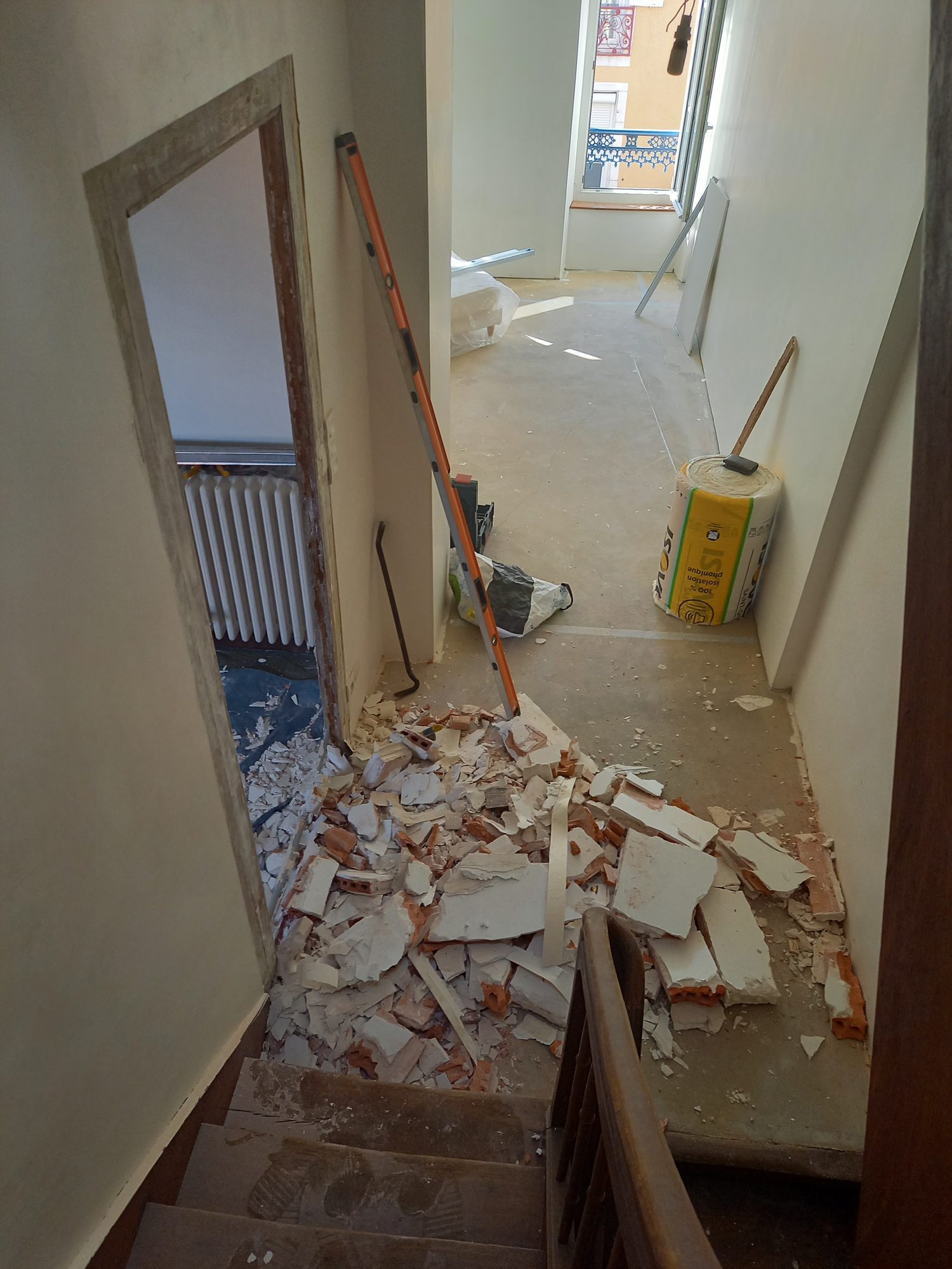 Pendant les travaux – palier du premier étage Pendant les travaux – palier du premier étage