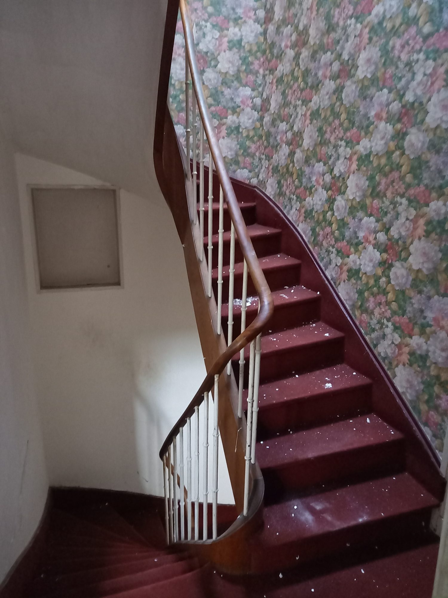 Avant travaux – escalier Avant travaux – escalier